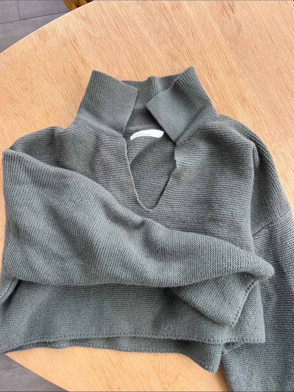 OAK AND FORT CROPPED Women's Olive Green V Neck Knit Sweater